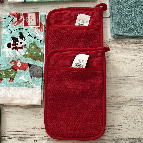 BRAND NEW BUNDLE! - 13-Piece Kitchen Set Includes Towels and Oven Mitts - Picture 9 of 10